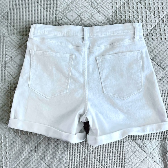 BANANA REPUBLIC ~ Women's White Button-Up Shorts - Picture 6 of 11